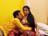 Indian milf acquires her coochie onto A throabing yonker