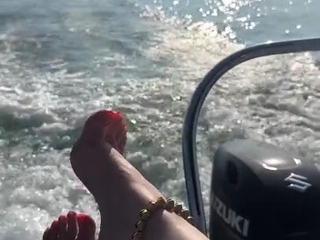 Amateur Foot Fetish Girlfriend Sucks and gives a Footjob